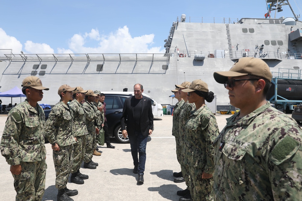 DVIDS - News - USS Rafael Peralta conducts port visit to Singapore