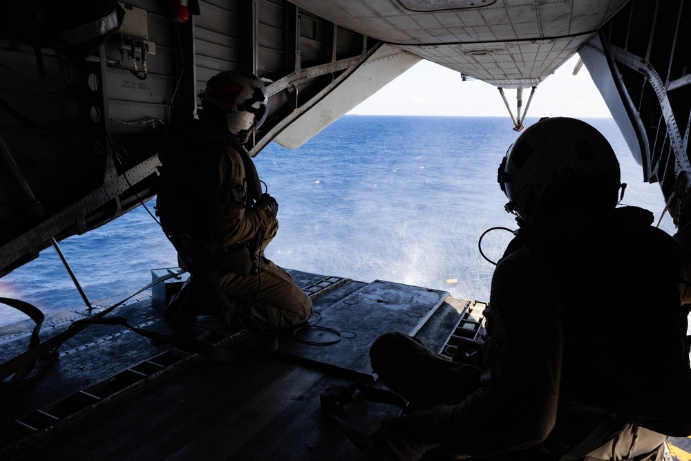 DVIDS - Images - USS Bataan drops ALTO buoy from CH-53 [Image 1 of 5]