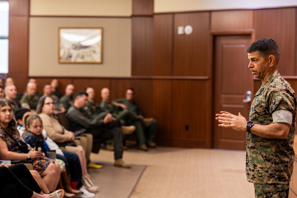 Dvids Images Staff Sgt Jair Echeverry Receive Navy And Marine Corps Commendation Medal 