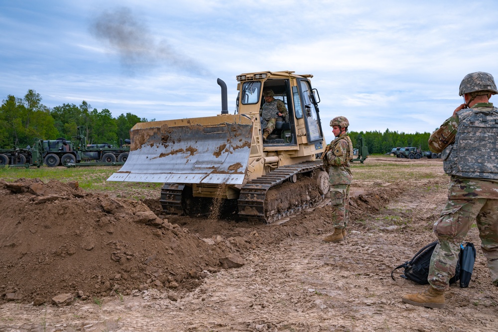 Connecticut National Guard Engineers Build Holding Area for Military Detainees.