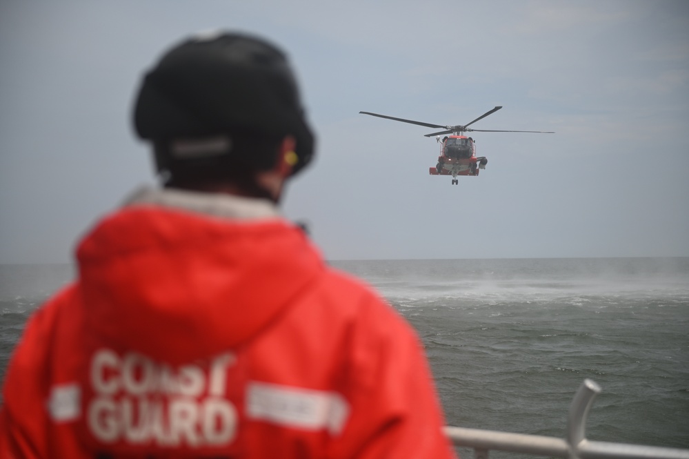 Coast Guard Station Milford Haven conducts hoist training with Air Station Elizabeth City