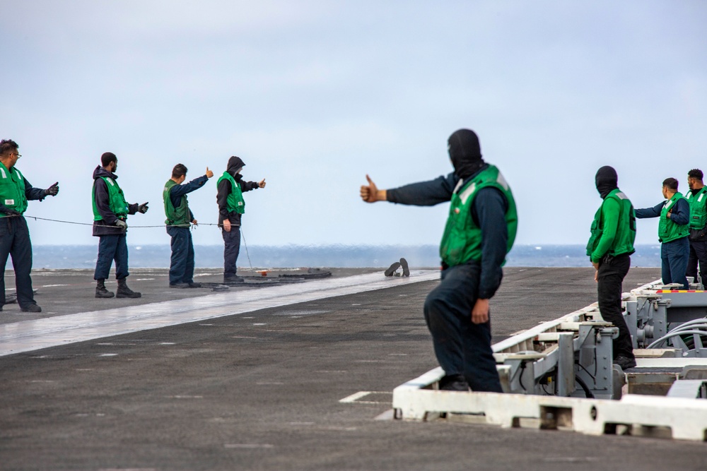 Abraham Lincoln conducts a boot shoot on the flight deck