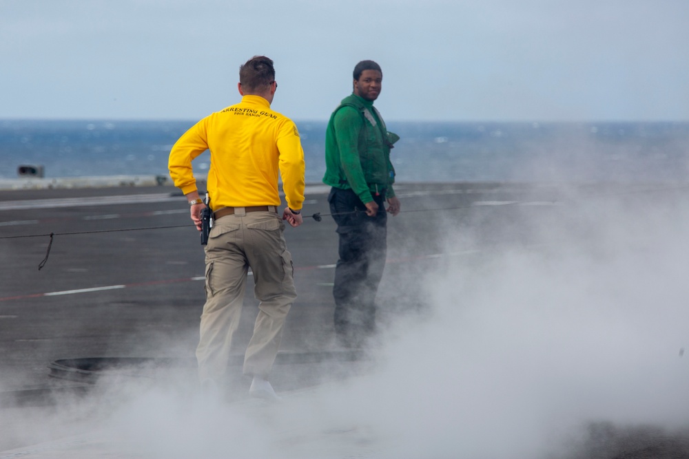 Abraham Lincoln conducts a boot shoot on the flight deck