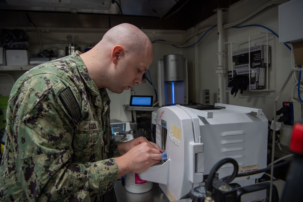 Sailor Fabricates Mold