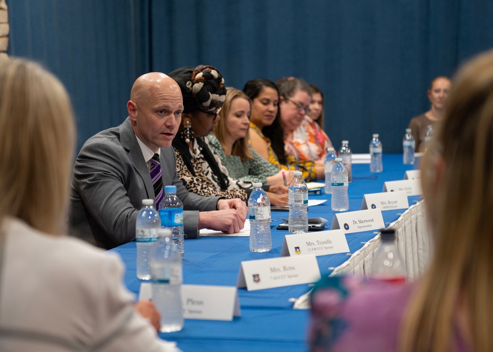 PACAF leadership spouses visit Osan