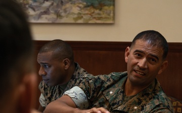 Japanese, American children participate in baseball clinic > Okinawa  Marines > News Article Display