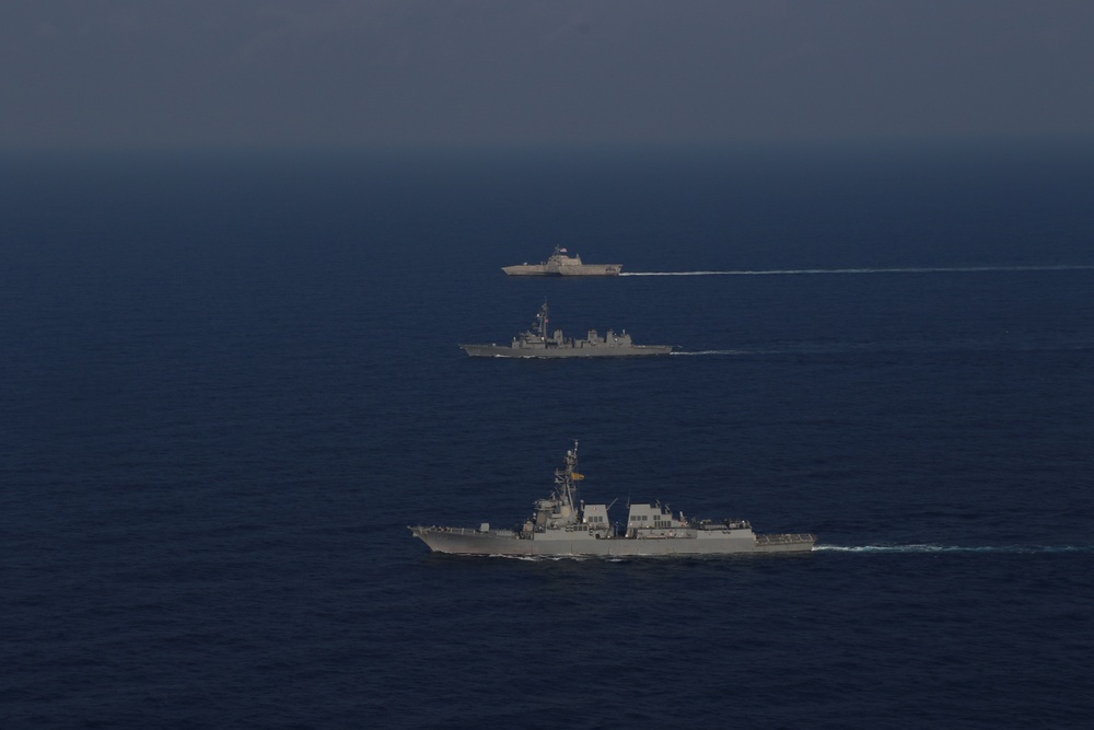 USS Gabrielle Giffords steams in formation with USS Dewey, JS Akebono