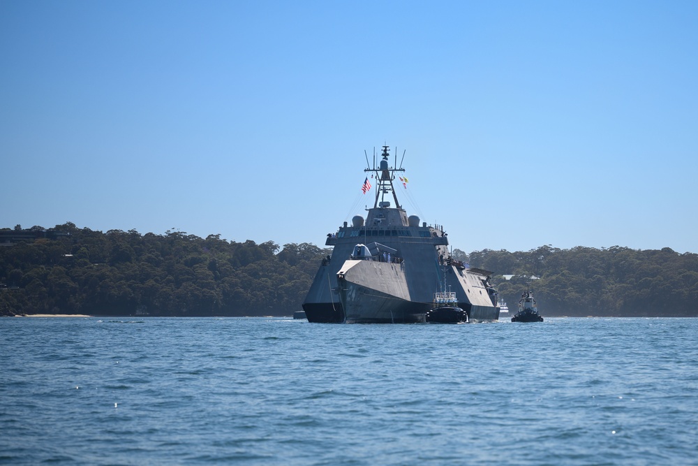 USS Oakland Arrives in Sydney Harbor