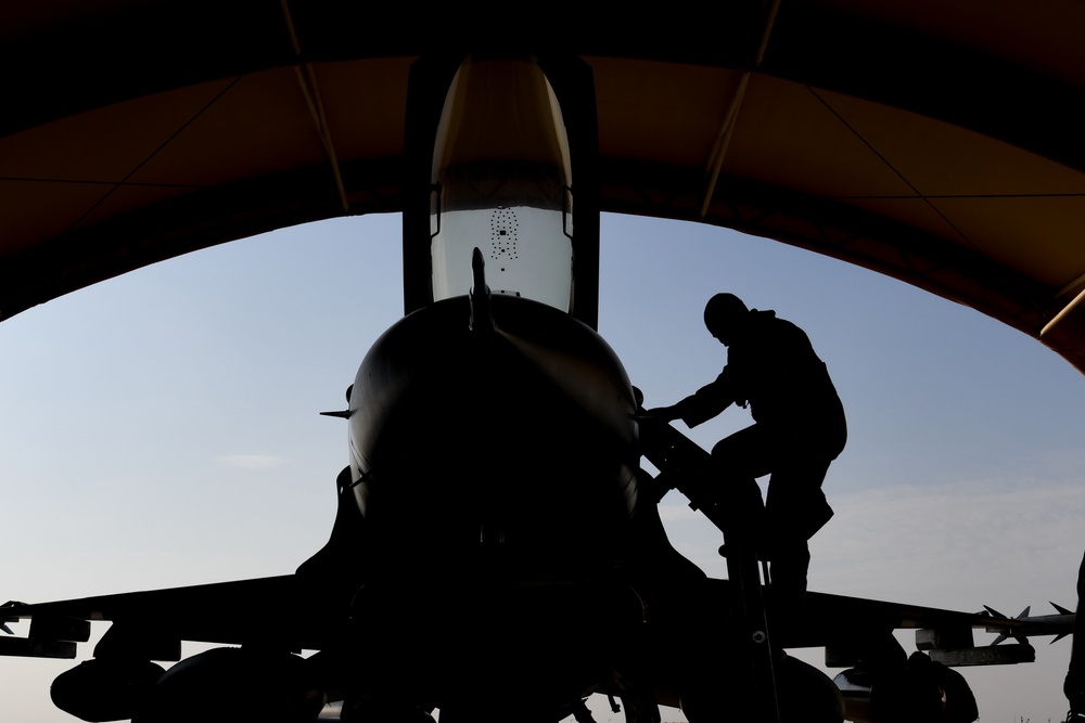 New F-16 Squadron arrives, bolstering U.S. defense posture in the Middle East