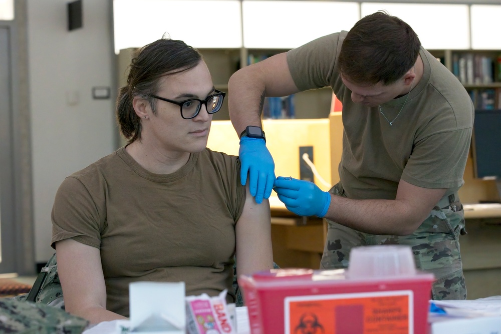 NMRC and WRAIR Staff Receive Seasonal Flu Shots