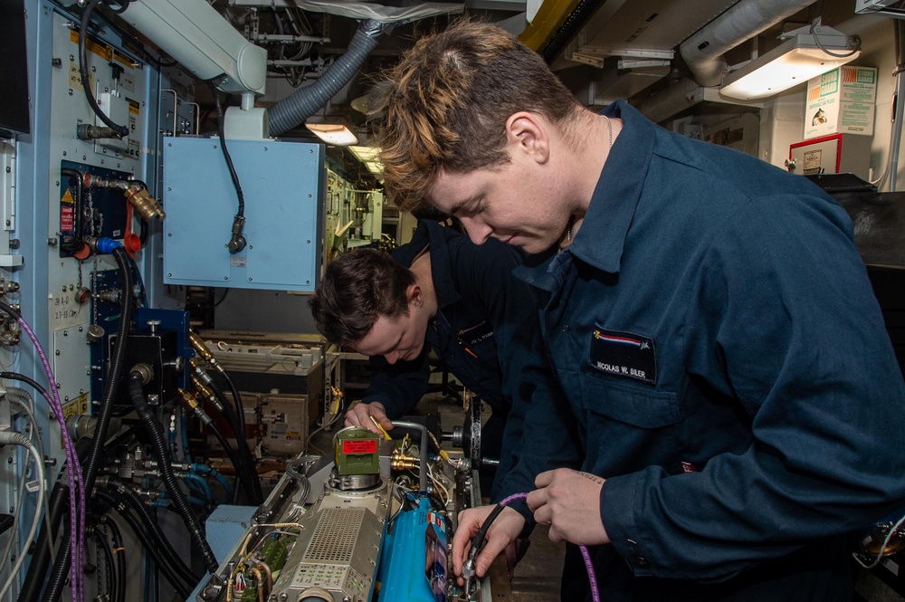 DVIDS Images USS Ronald Reagan (CVN 76) Sailors inspect aviation