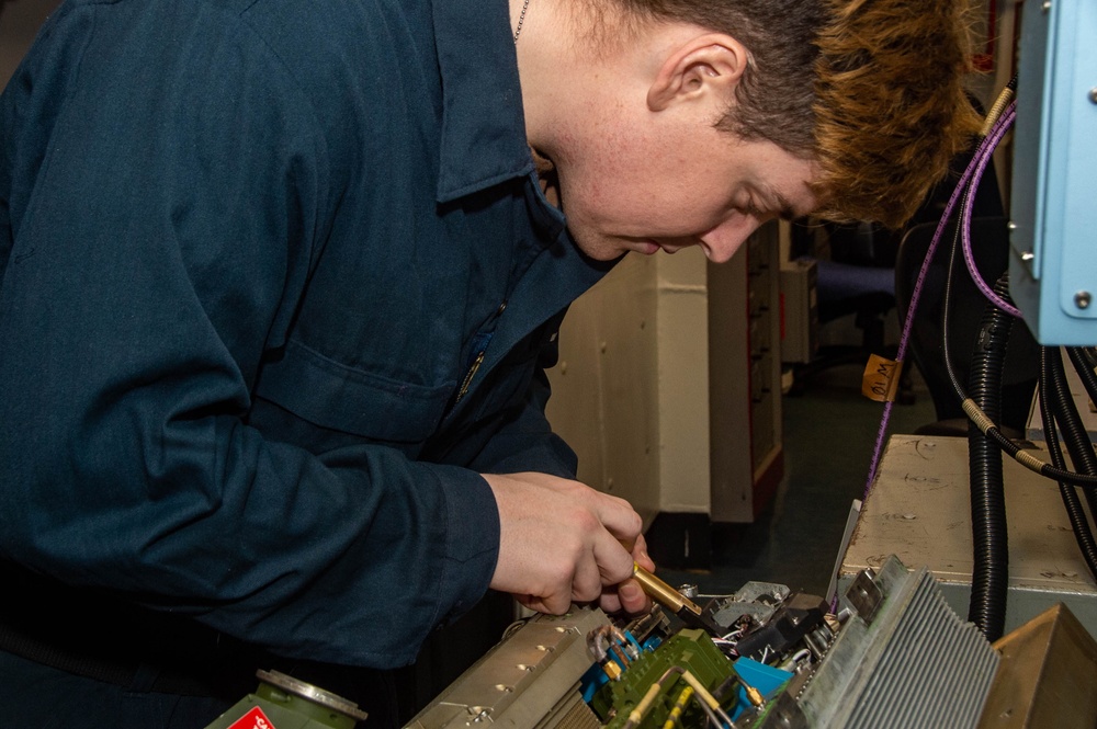 DVIDS Images USS Ronald Reagan (CVN 76) Sailors inspect aviation
