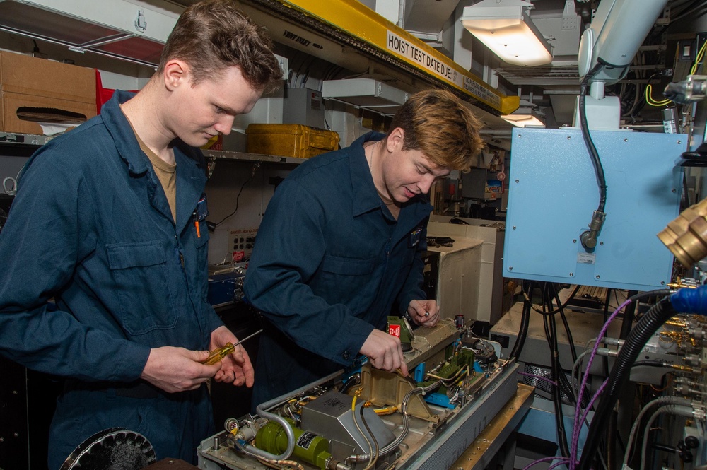 DVIDS Images USS Ronald Reagan (CVN 76) Sailors inspect aviation