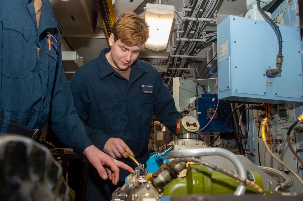 DVIDS Images USS Ronald Reagan (CVN 76) Sailors inspect aviation