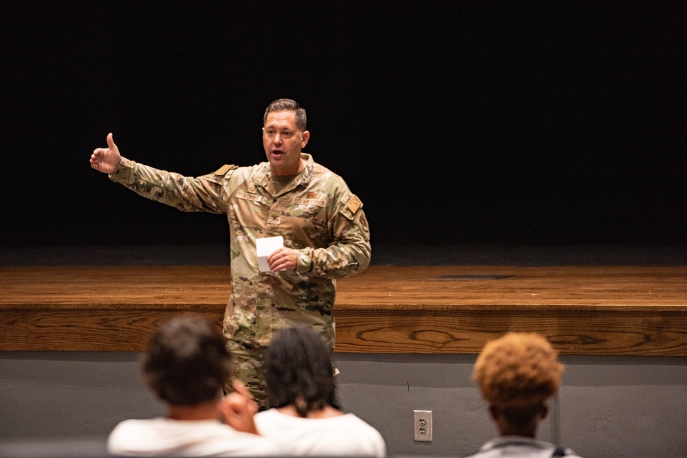Moody visits Lowndes Highschool athletes