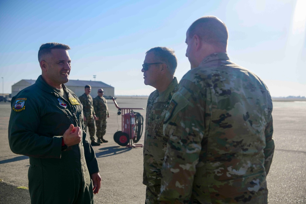 General Dickinson, U.S. Space Command commander, visits the 7th Space Warning Squadron