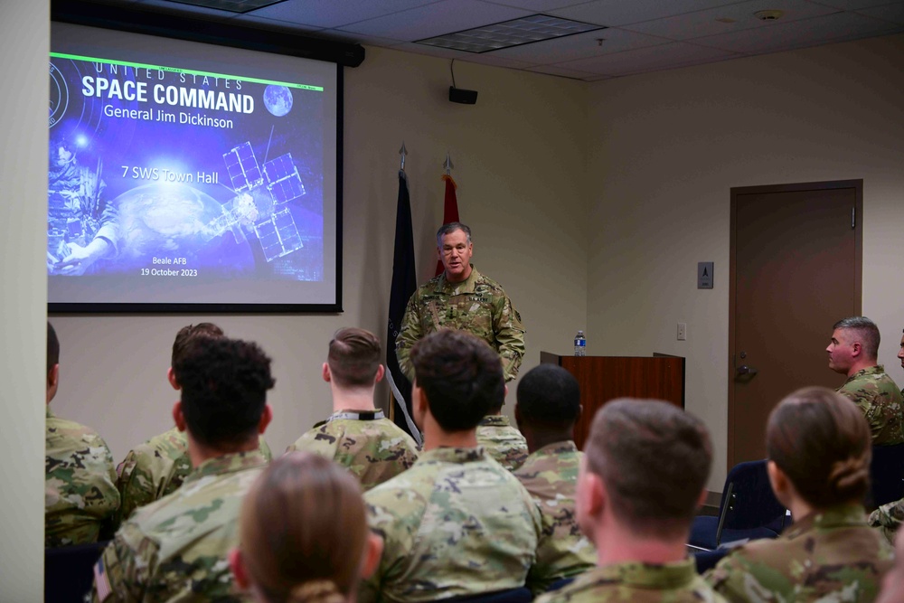 General Dickinson, U.S. Space Command commander, visits the 7th Space Warning Squadron