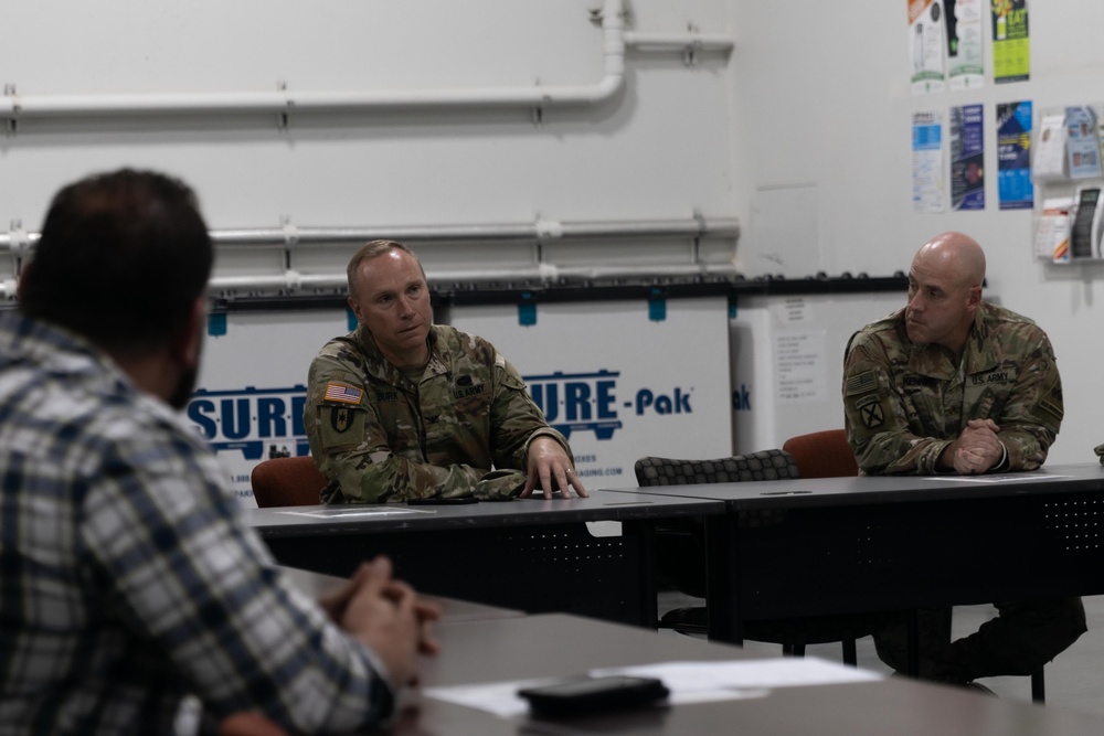 FORSCOM Surgeon Visits 1st Armored Division (H2F)