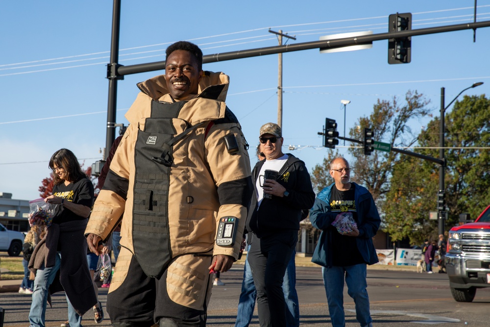 Army and Airforce join the Haysville Fall Parade