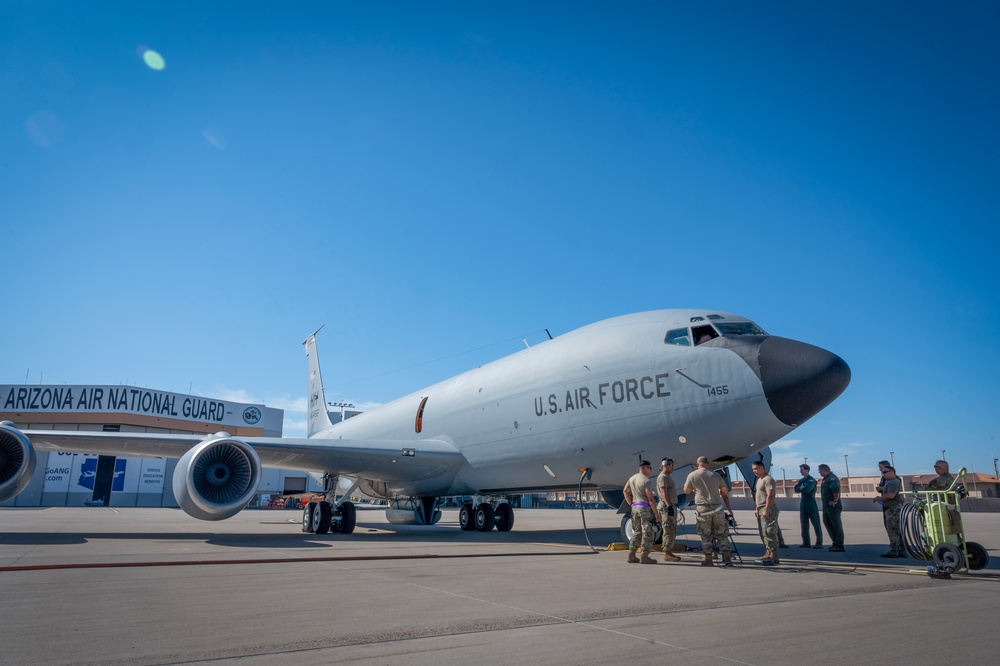 Hawaii ANG Airmen Ignite the way with First-Ever KC-135 Hot Refuel Training