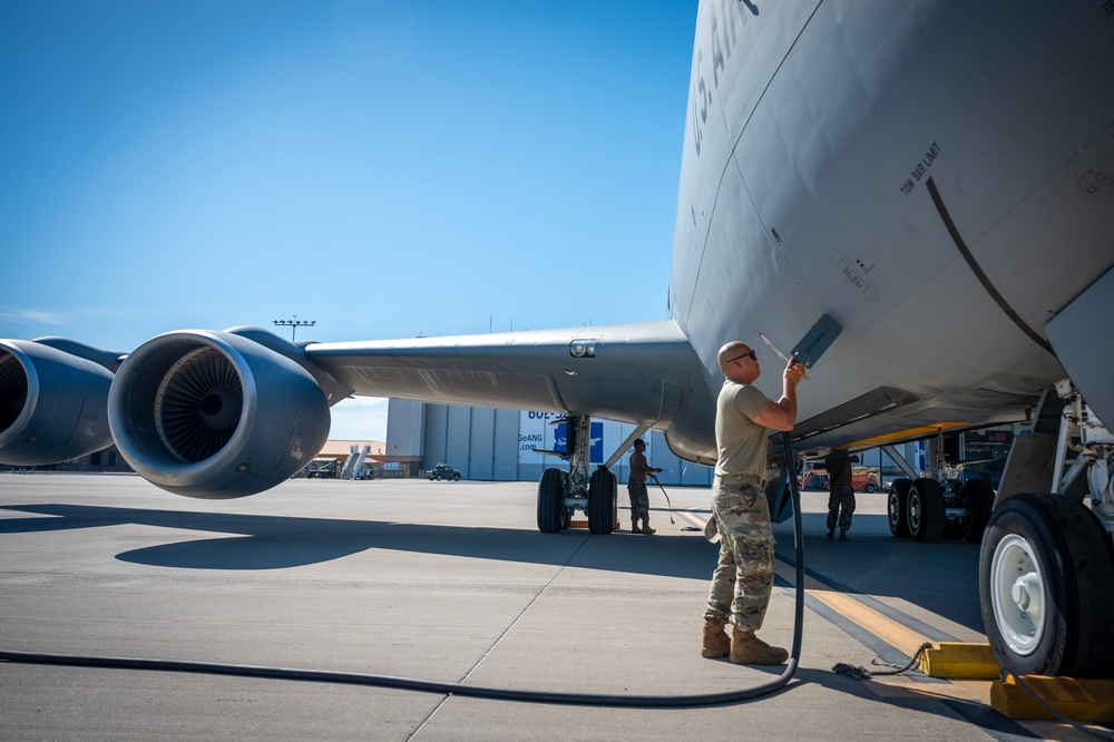 Hawaii ANG Airmen Ignite the way with First-Ever KC-135 Hot Refuel Training