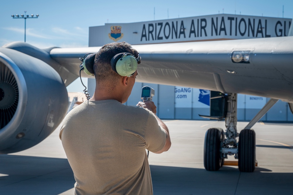 Hawaii ANG Airmen Ignite the way with First-Ever KC-135 Hot Refuel Training