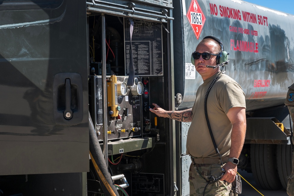 Hawaii ANG Airmen Ignite the way with First-Ever KC-135 Hot Refuel Training