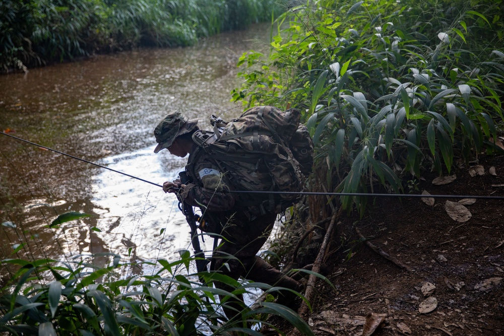 Jungle school students train on waterborne operations