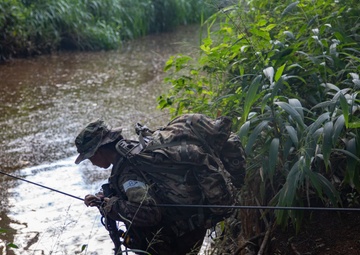 Jungle school students train on waterborne operations