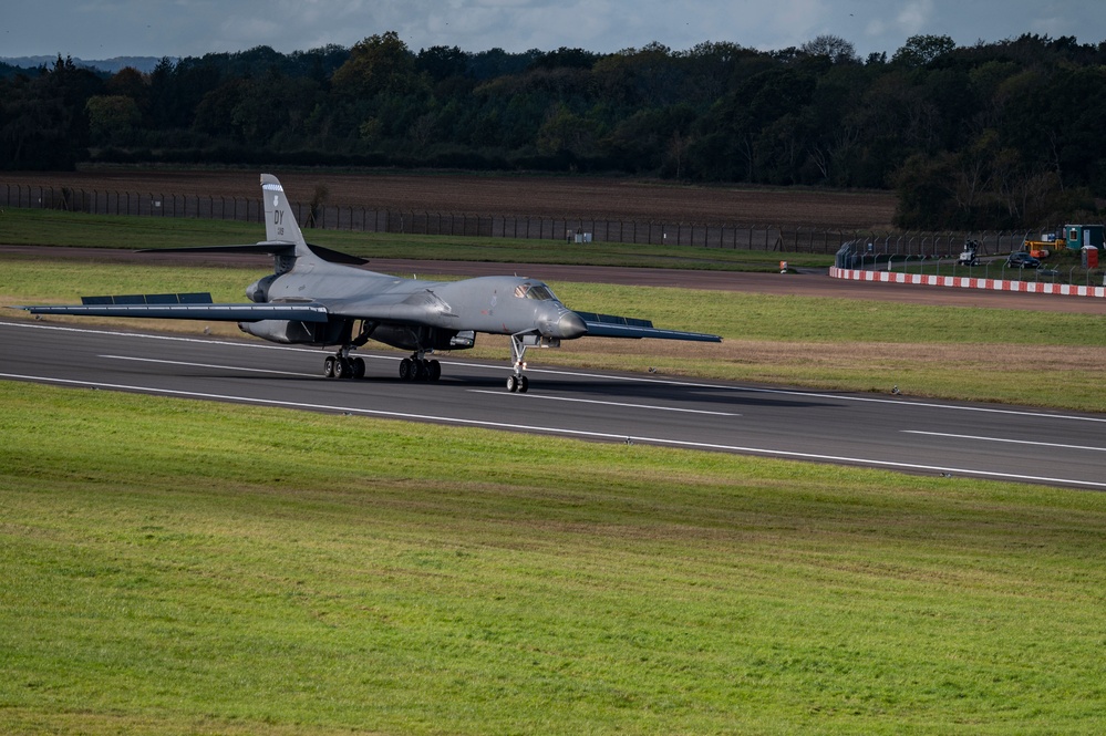 U.S. B-1B Lancers land at RAF Fairford