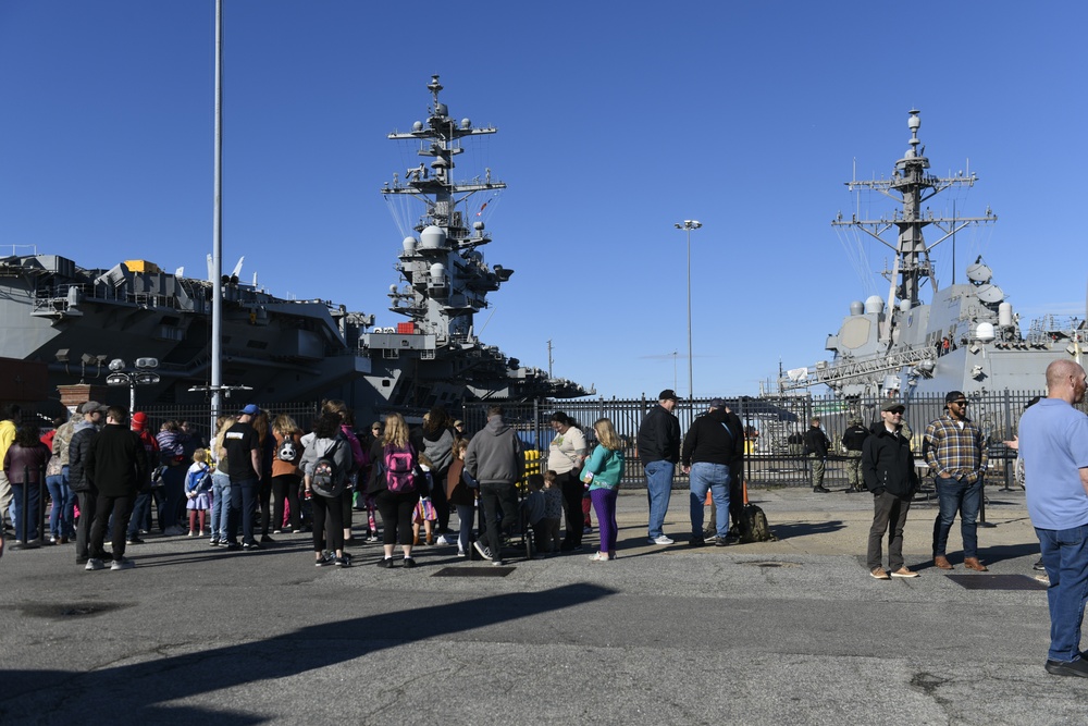 DVIDS Images NAVSTA Norfolk’s Fleet Fest 2023 [Image 13 of 14]