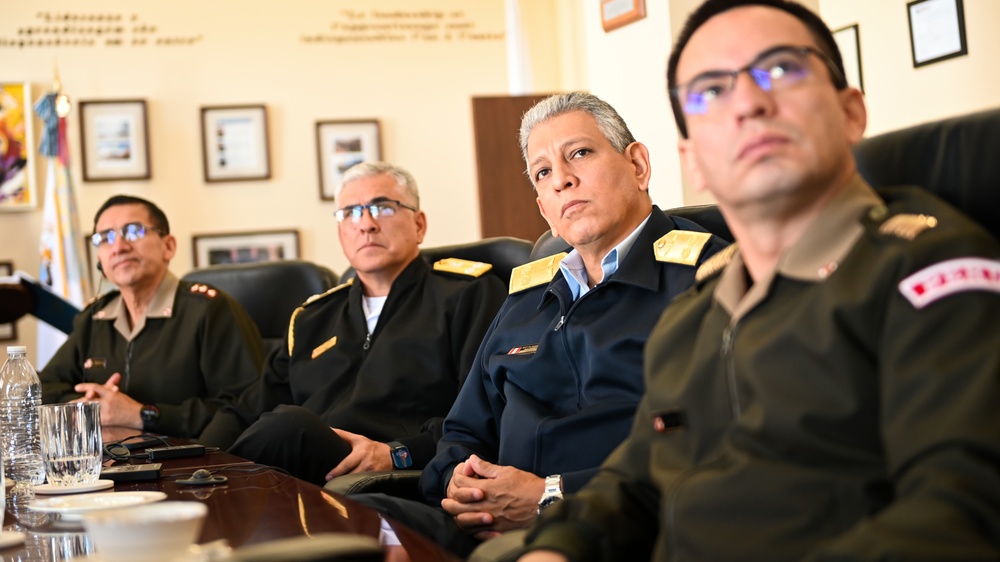 Peruvian Delegation Visits the IADC