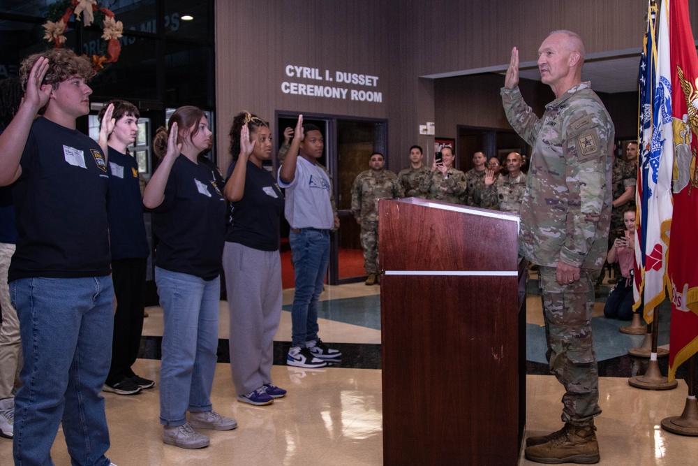 Chief of Staff of the Army Visits Naval Air Station Joint Reserve Base New Orleans