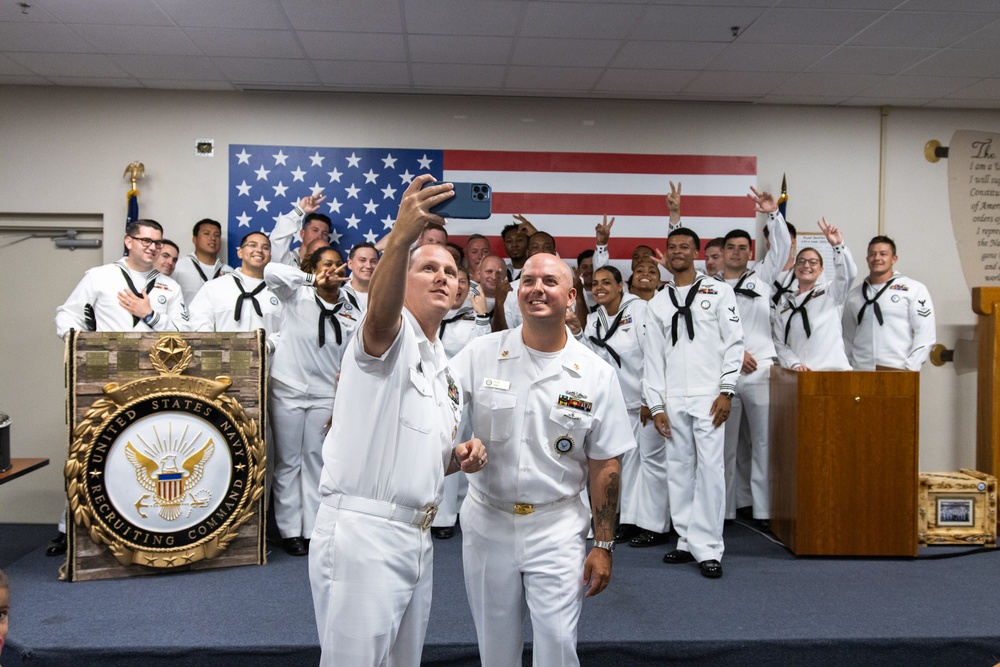 Navy Recruiters Graduate NORU