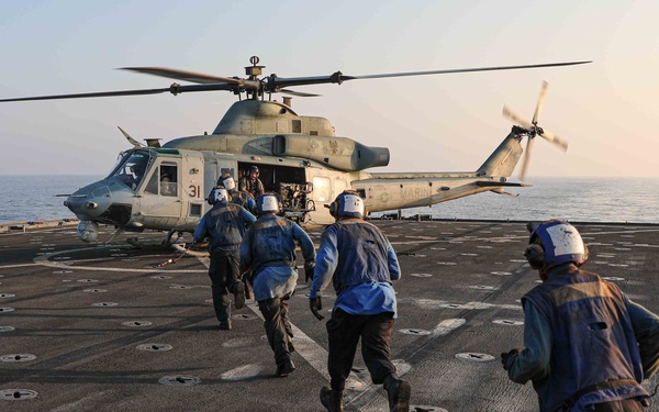 USS Carter Hall (LSD 50) Conducts Flight Operations in the Gulf of Aden, Oct. 23, 2023