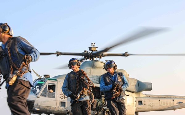 USS Carter Hall (LSD 50) Conducts Flight Operations in the Gulf of Aden, Oct. 23, 2023