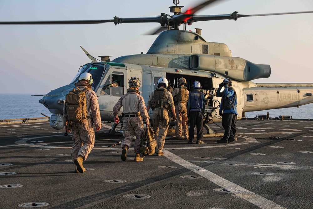 USS Carter Hall (LSD 50) Conducts Flight Operations in the Gulf of Aden, Oct. 23, 2023