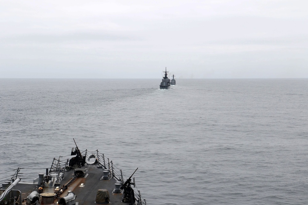 USS Momsen (DDG 92) participates in SILENT FORCES EXERCISE