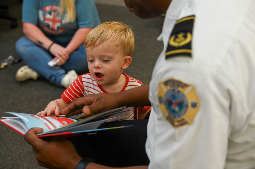 4FW fire department hosts storytime
