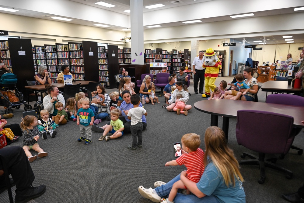 4FW fire department hosts storytime