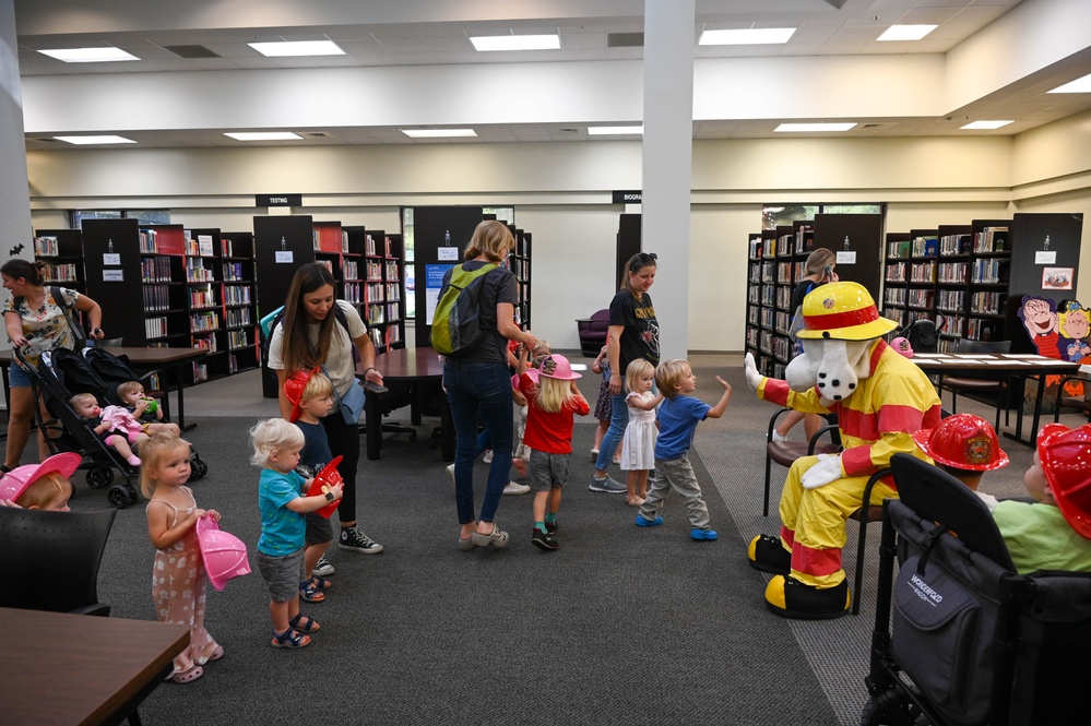 4FW fire department hosts storytime