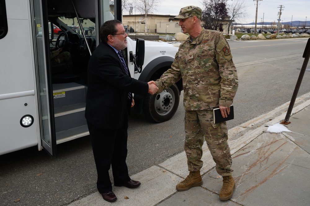 Distinguished visitor visits Eielson Air Force Base