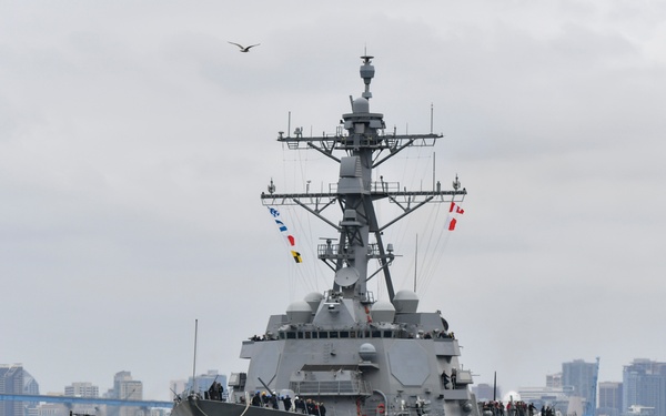 Jack H. Lucas Arrives at San Diego