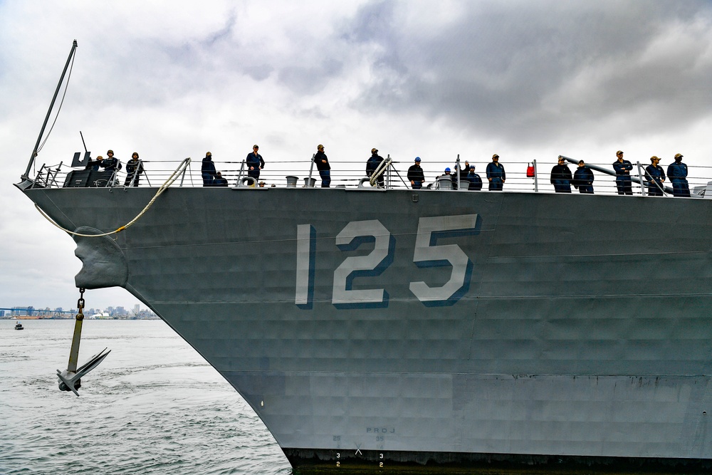 Jack H. Lucas Arrives at San Diego