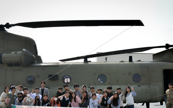 USAG Humphreys Weather Specialists Welcome Mosan Elementary School Students for STEM Briefing