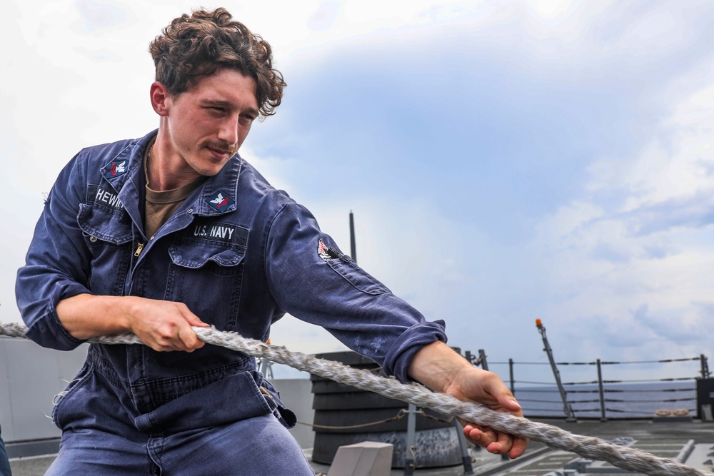 USS Shoup conducts replenishment-at-sea with USNS Tippecanoe and USNS Carl Brashear