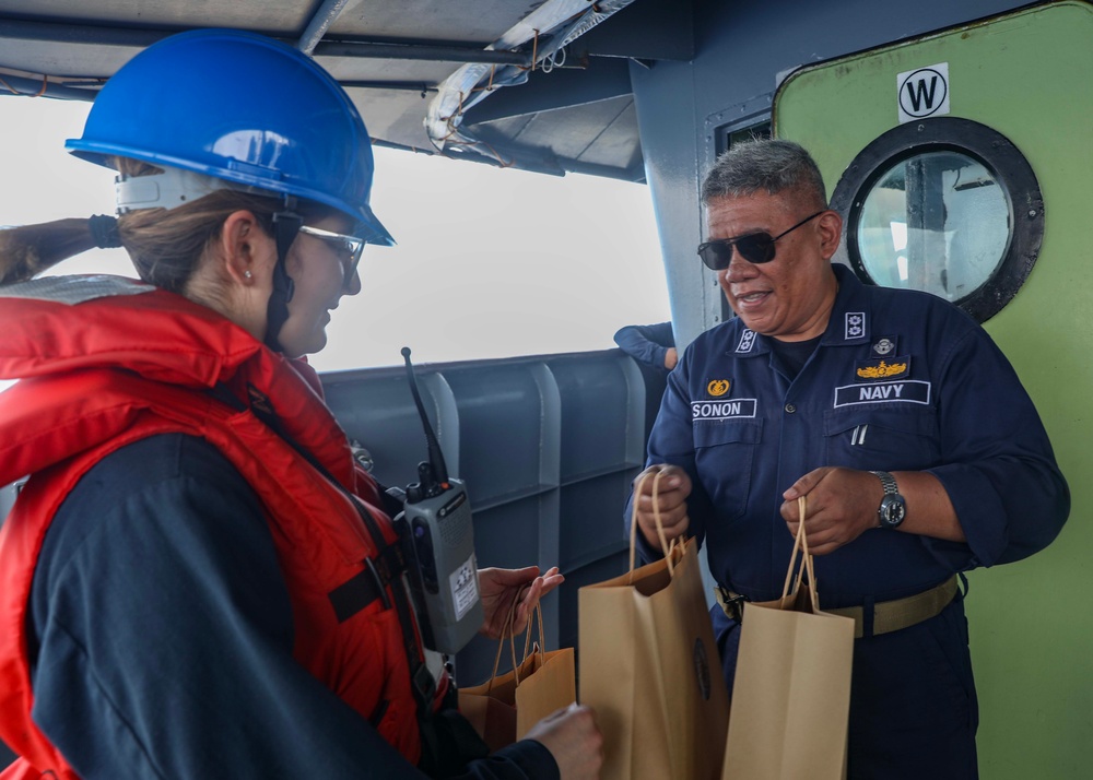 USS Dewey (DDG 105) Conducts Bilateral Sail with Philippine Navy in South China Sea