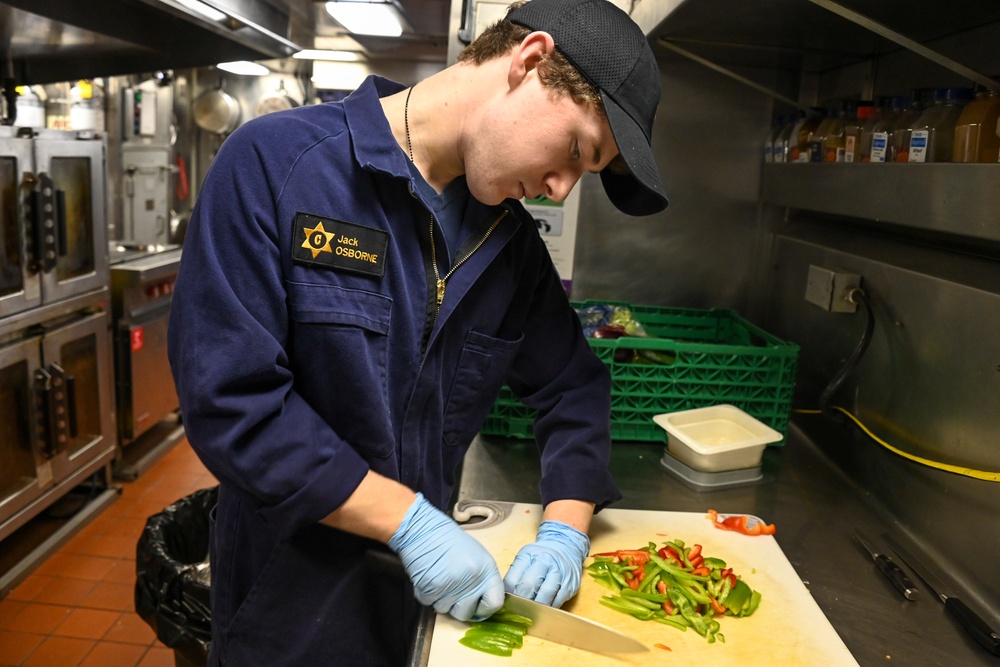 U.S. Coast Guard Cutter Healy hosts 2 Royal New Zealand Navy chefs