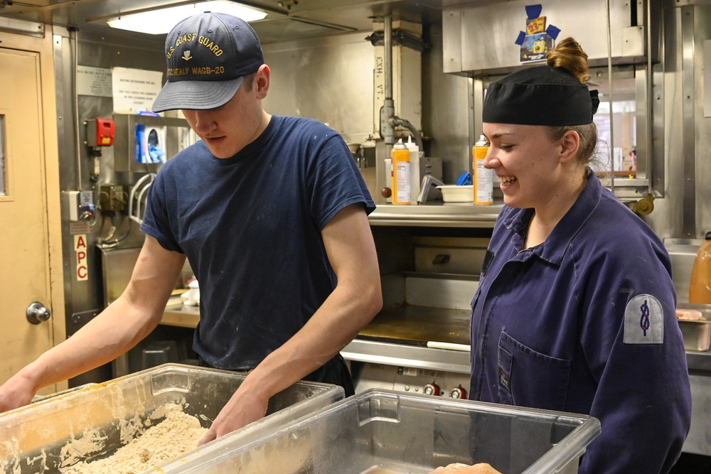 U.S. Coast Guard Cutter Healy hosts 2 Royal New Zealand Navy chefs