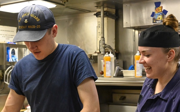 U.S. Coast Guard Cutter Healy hosts 2 Royal New Zealand Navy chefs